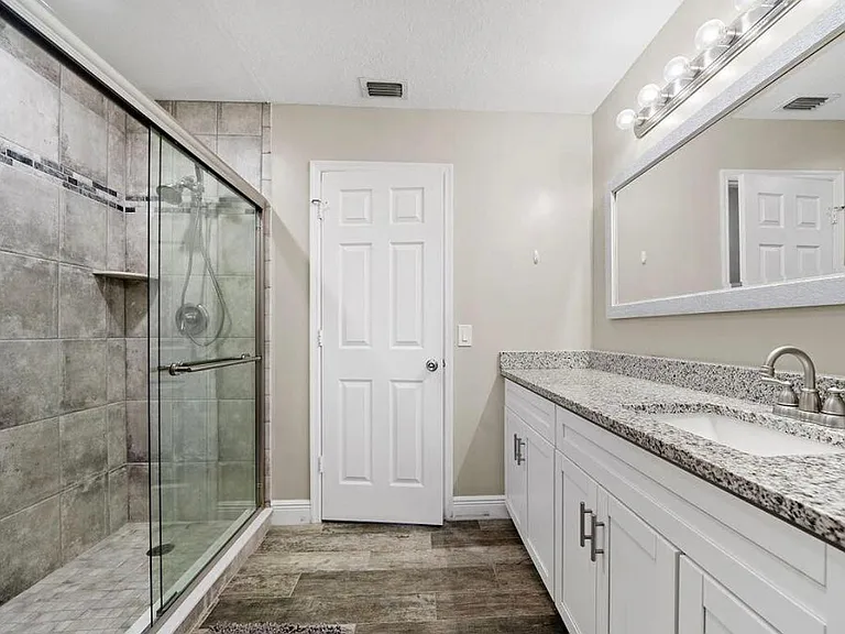 775 Howard St — Photo 16