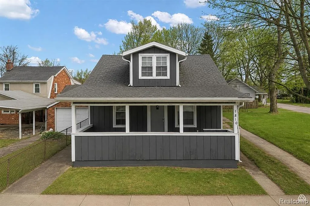 3 bed, 1.0 bath, 1194 sqft, $1,650 — Photo 1