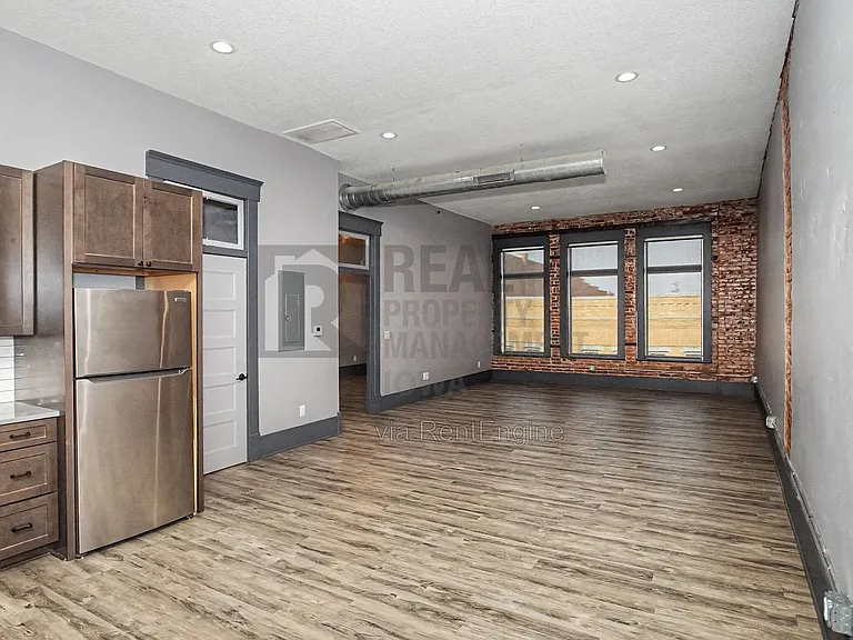 1214 2nd St #8 — Photo 3