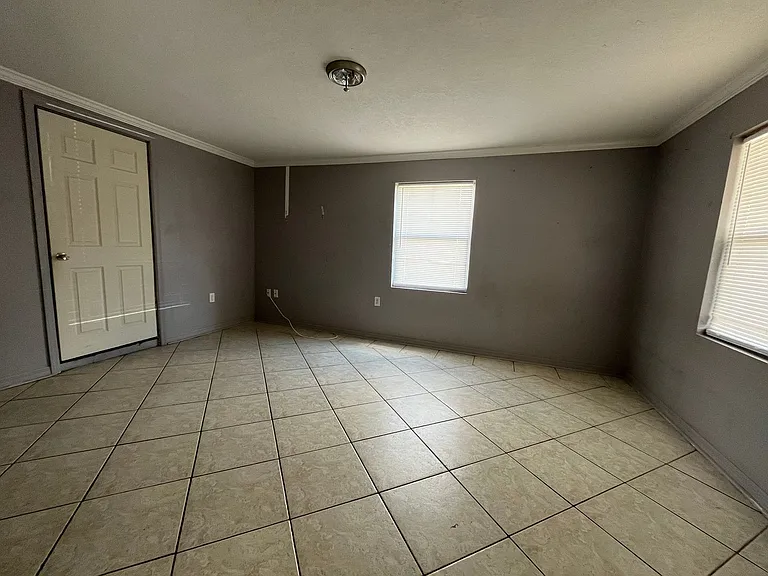 1301 W Walnut St — Photo 10