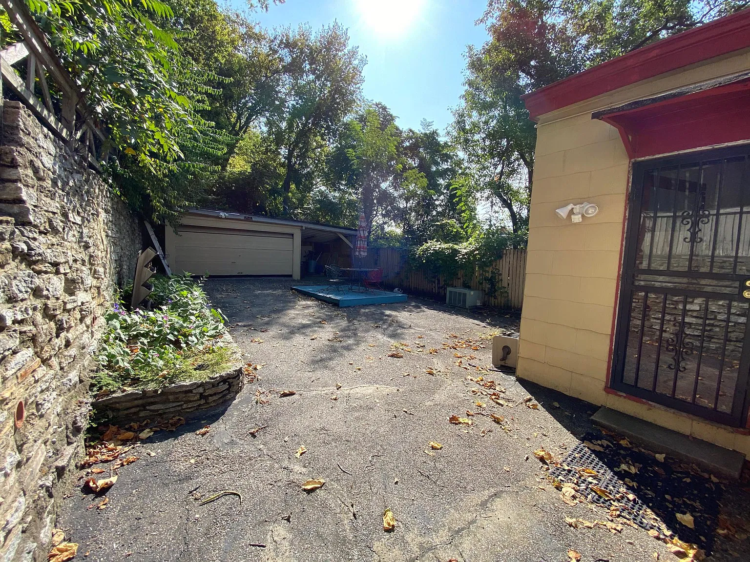 3 bed, 1.5 bath, 1280 sqft, $2,200 — Photo 3