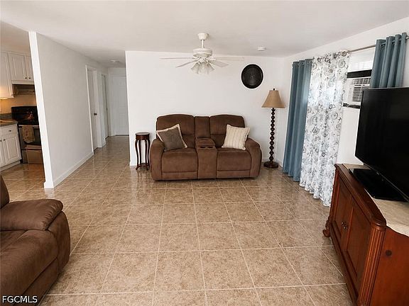 4th image of 2204 Coronet St