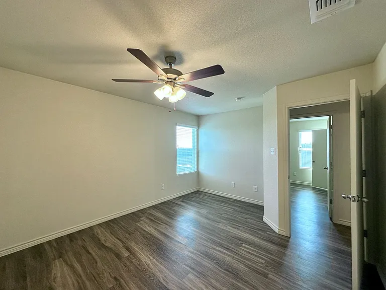 3323 Stonewall Dr — Photo 27