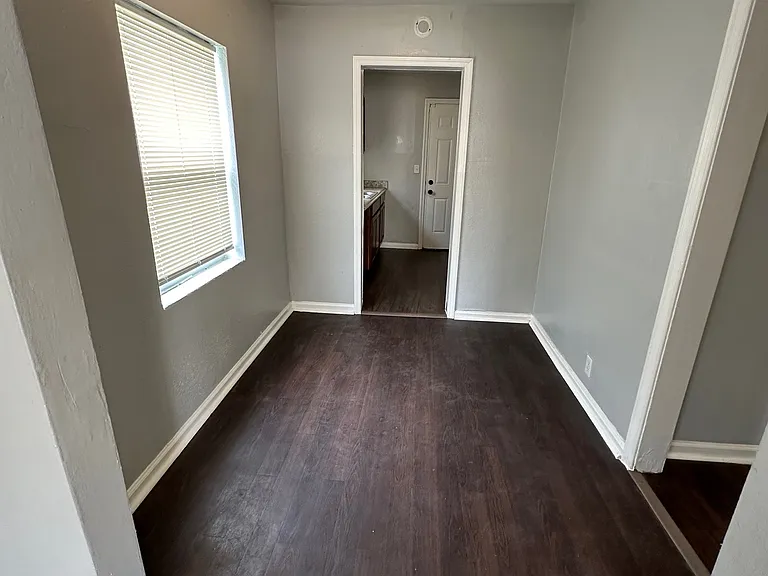 1450 W 22nd St — Photo 12