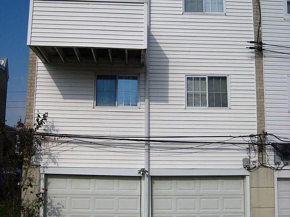 Apt comes with garage and off-stree parking