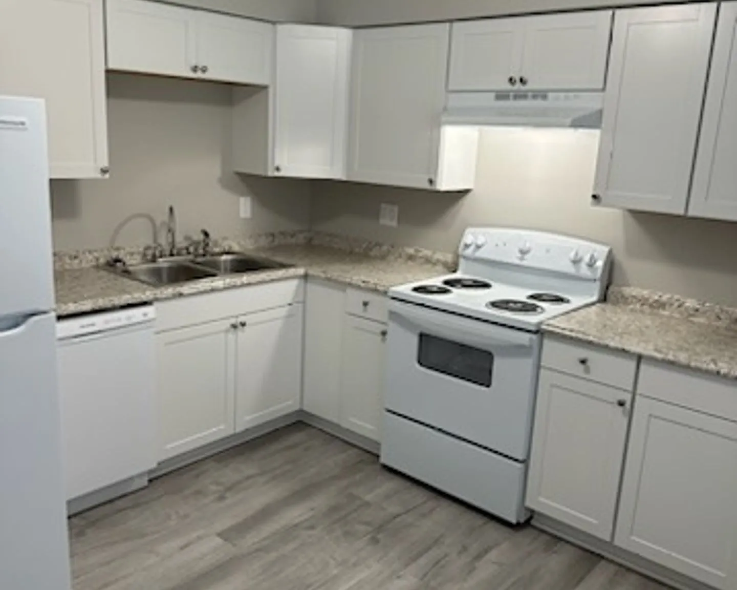 Oakview Park Apartments Summer Move In Special- $400 Off A Months Rent — Photo 3