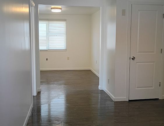 3rd image of 484 Brookside Ave