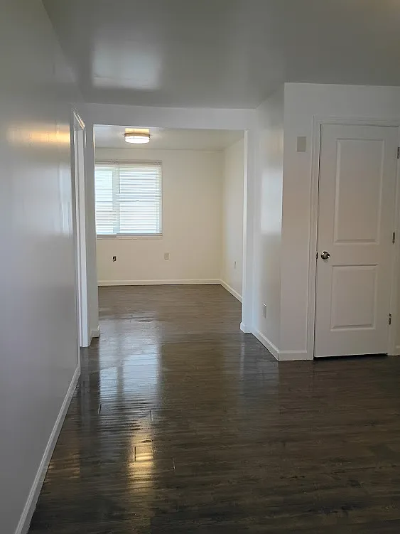 Building Photo - 484 Brookside Ave