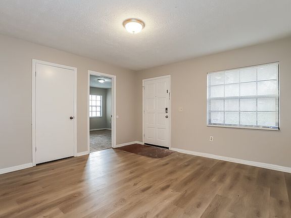 4th image of 717 Ponderosa Dr E