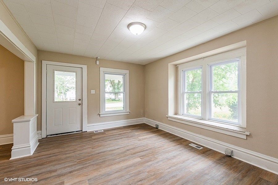 105 W Main St, Dundee, IA 52038 Zillow