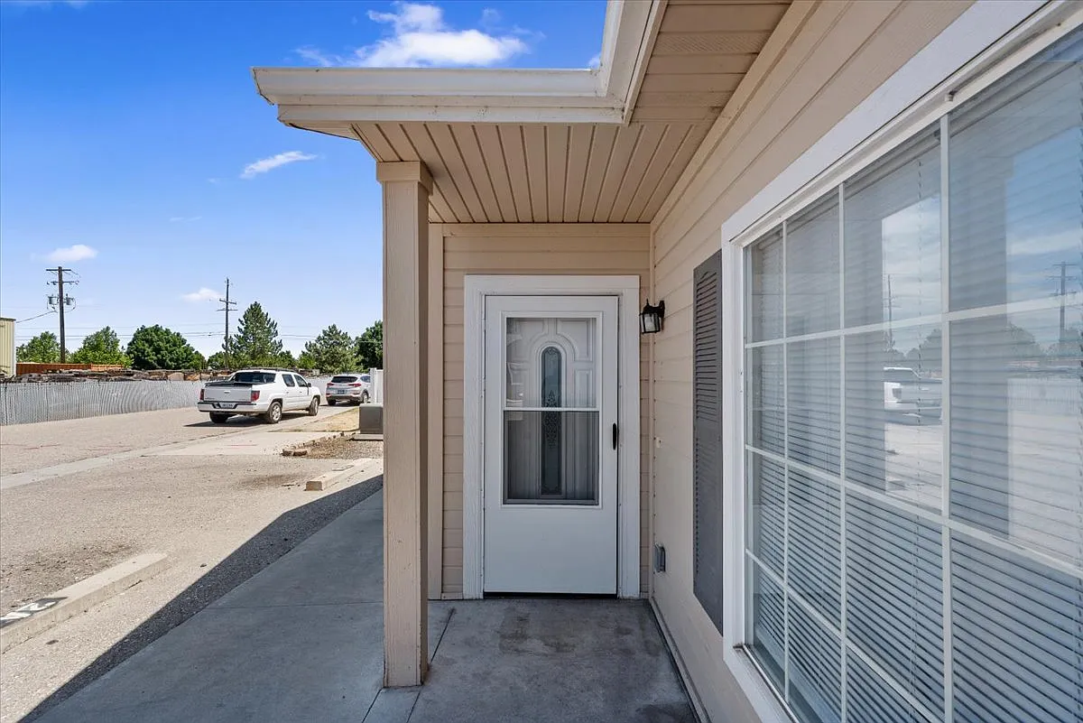 3 bed, 1.5 bath, 962 sqft, $1,520 — Photo 4