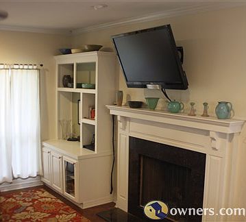 Living Room/ Fireplace