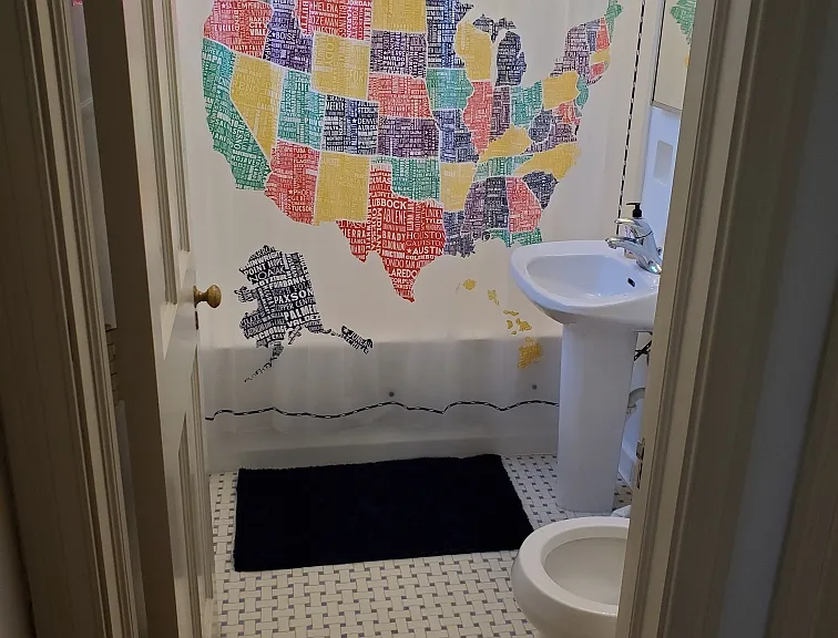 Historic McKennan Park Apt #5 Bathroom