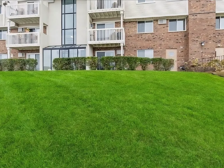 213 E Liberty St #8 — Photo 18