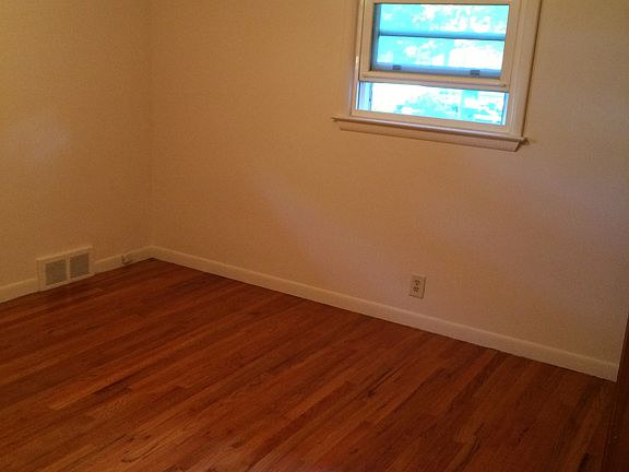 5th image of 1640 Argyle Cres