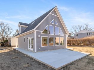 310 Billow Rd, Old Lyme, CT 06371