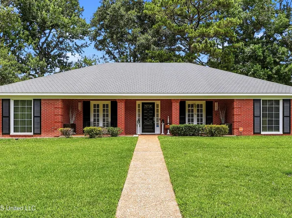 1448 Tracewood Dr, Jackson, MS 39211