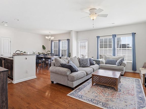 3rd image of 126 Middleby Way
