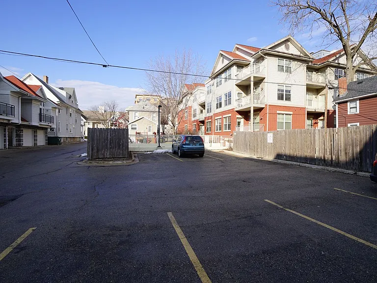 345-347 W Doty St — Photo 11