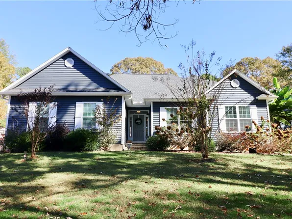 309 Valley View Dr, Seneca, SC 29672