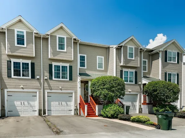 40 Winchester Ln Unit 15, Fall River, MA 02721