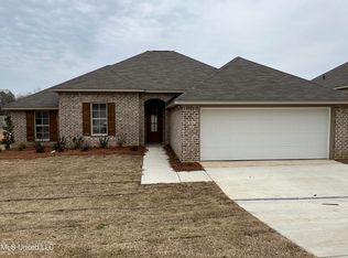 498 Silver Hill Dr, Pearl, MS