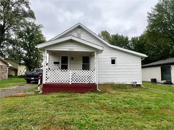1075 Grant Ave NW, New Philadelphia, OH 44663