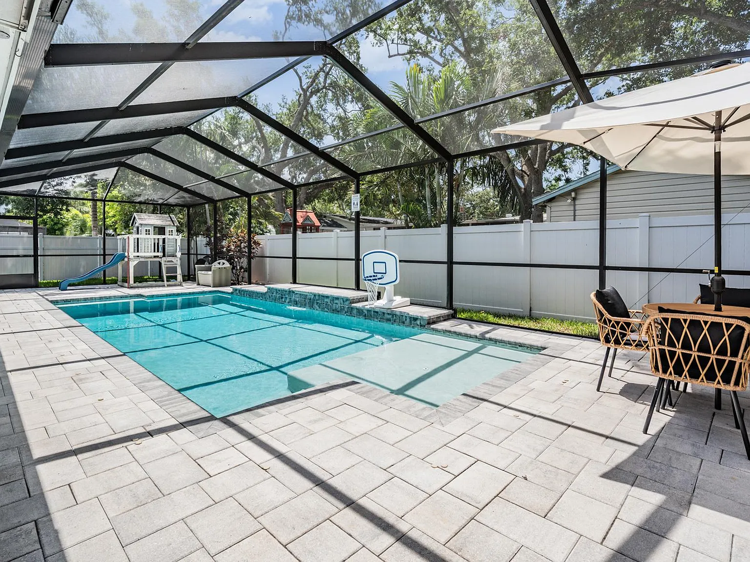 4 bed, 2112 sqft, $6,900 — Photo 3