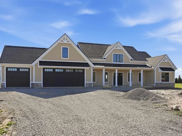 2046 Links Ln, Auburn, IN 46706