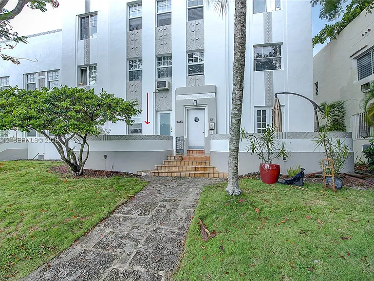 2463 Pine Tree Dr #3 — Photo 1