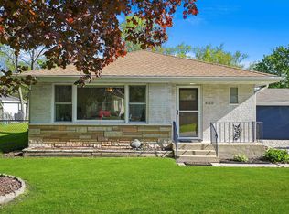 W1030 Geranium Rd, Genoa City, WI 53128