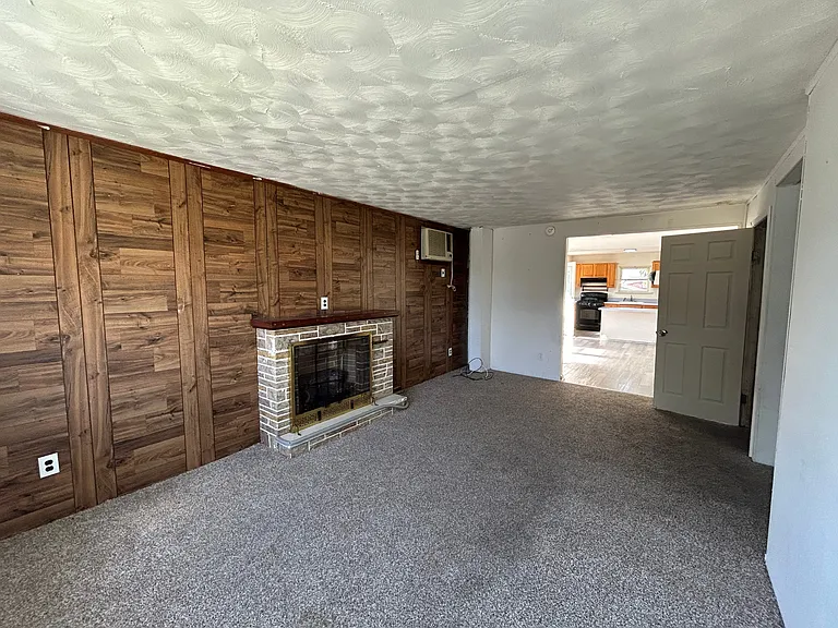 77 Wise Ave — Photo 5