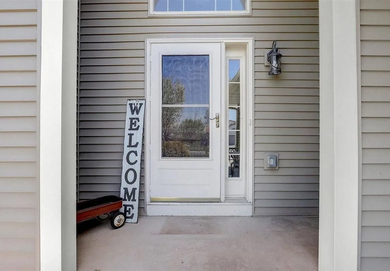 5 bed, 3.0 bath, 2286 sqft, $2,975 — Photo 4