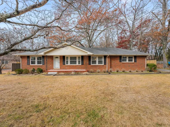 306 Hampton Rd, Tullahoma, TN 37388