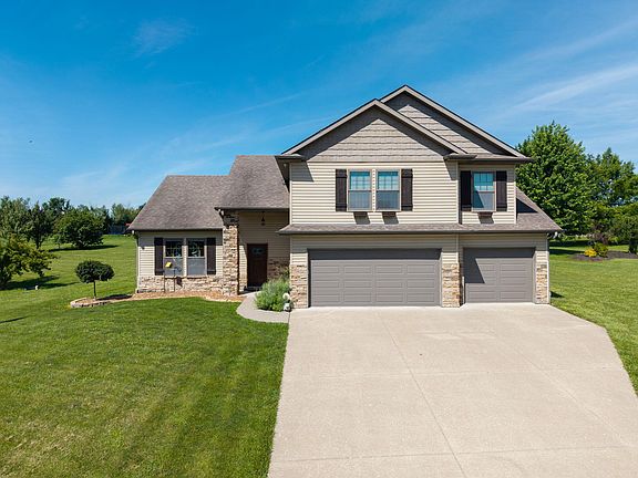 3rd image of 13685 Nottoway Ct