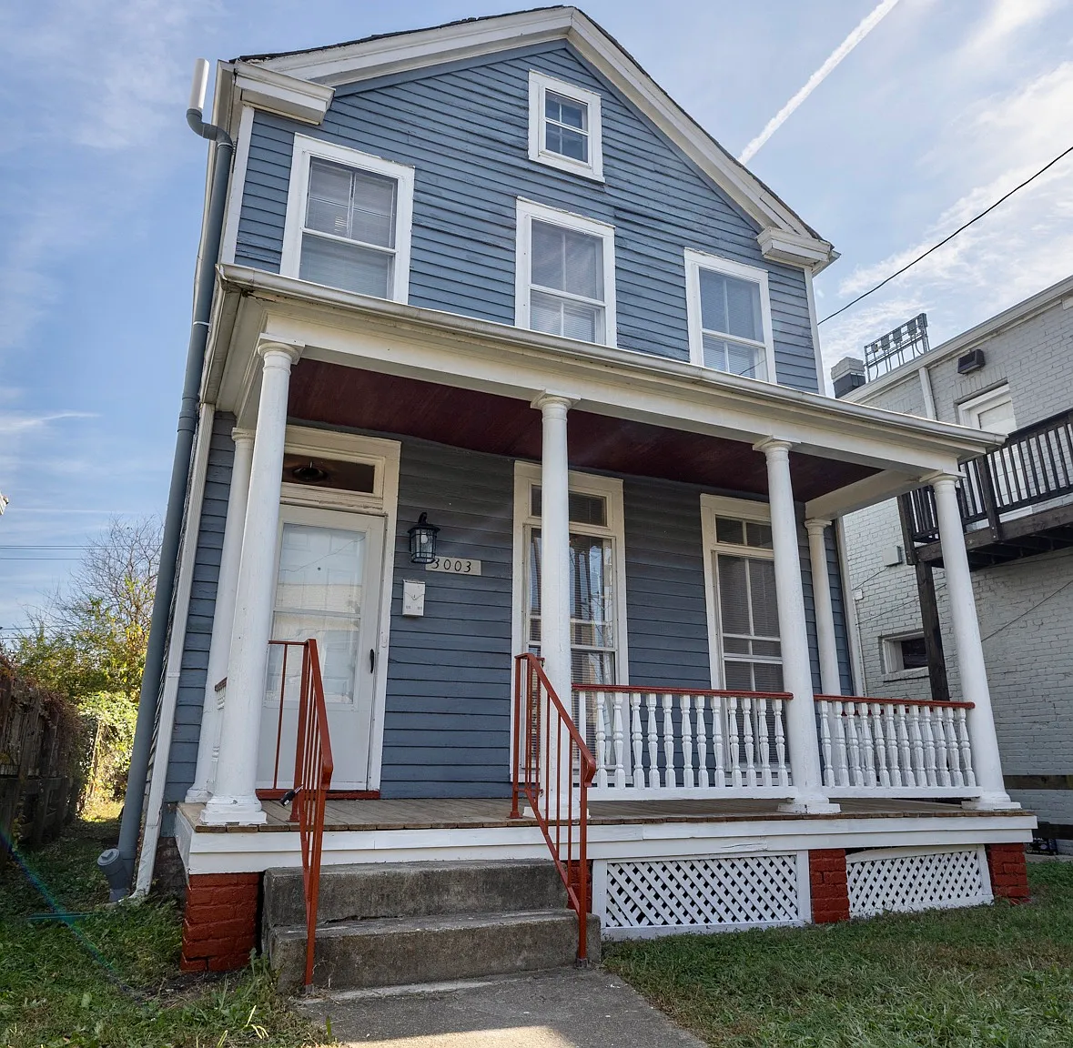 3 bed, 1.5 bath, 1395 sqft, $2,050 — Photo 1