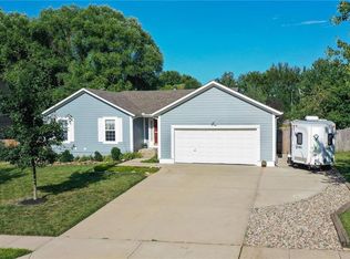 21832 Vine St, Spring Hill, KS 66083