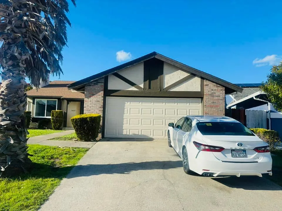 4 bed, 1452 sqft, $4,150 — Photo 2