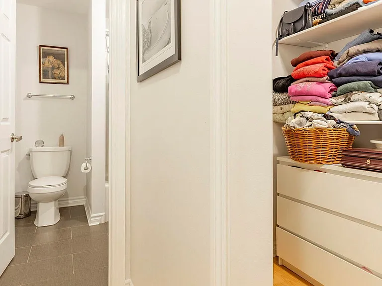 80 King William St #112 — Photo 29
