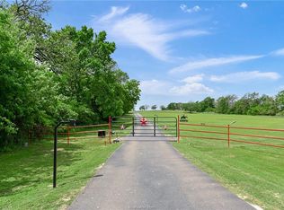 975 J W Martine Rd, Hearne, TX 77859