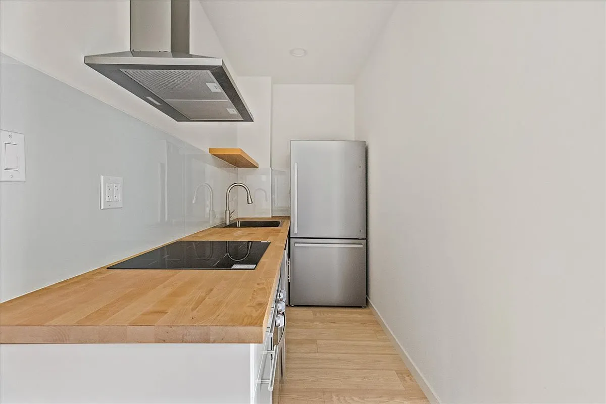 2 bed, 1000 sqft, $1,795 — Photo 2