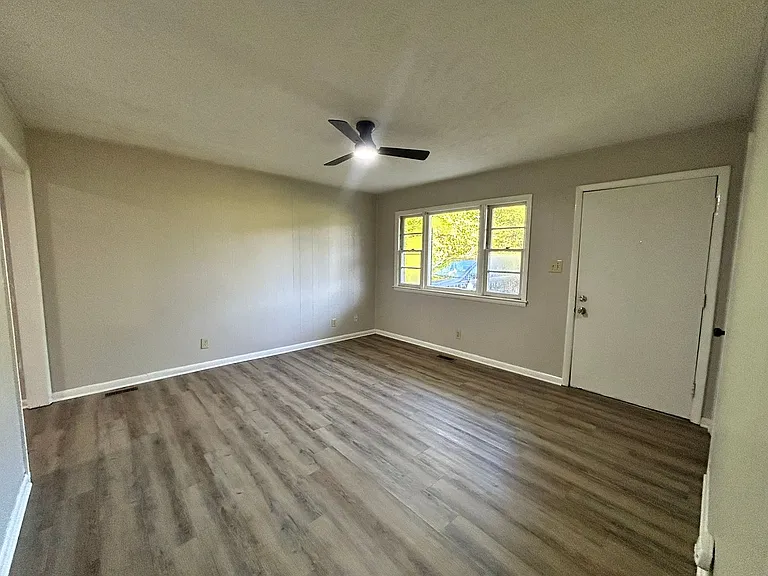 745 Rustland Dr — Photo 12