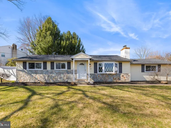 1520 Nevarc Rd, Warminster, PA 18974