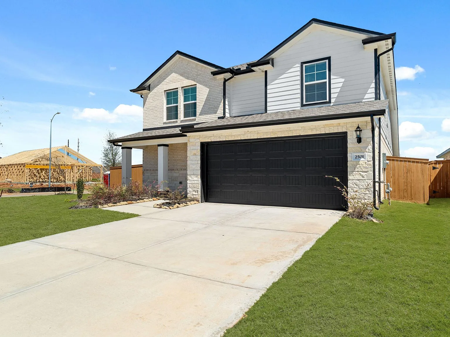 4 bed, 3.5 bath, 2411 sqft, $2,900 — Photo 3