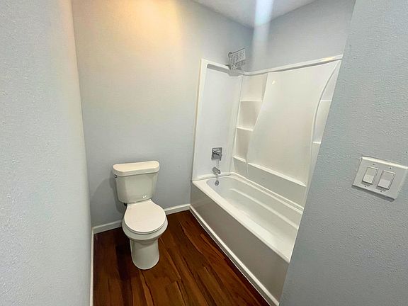 5th image of 700 Dubois St #B