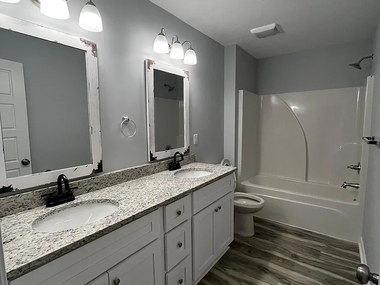 385 Lawler Ave — Photo 10