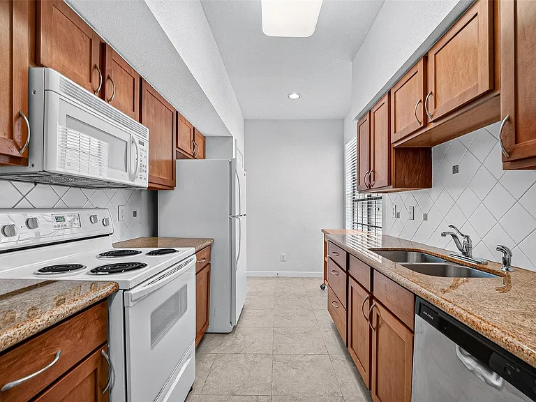 2700 Revere St #112 — Photo 15