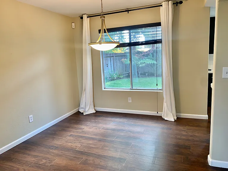 1023 E Freedom Ave — Photo 5