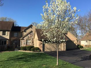 4534 Golf View Dr, Brighton, MI 48116