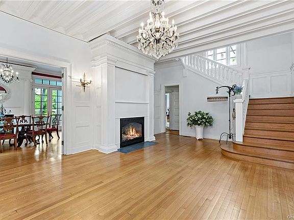 4th image of 193 Central Dr